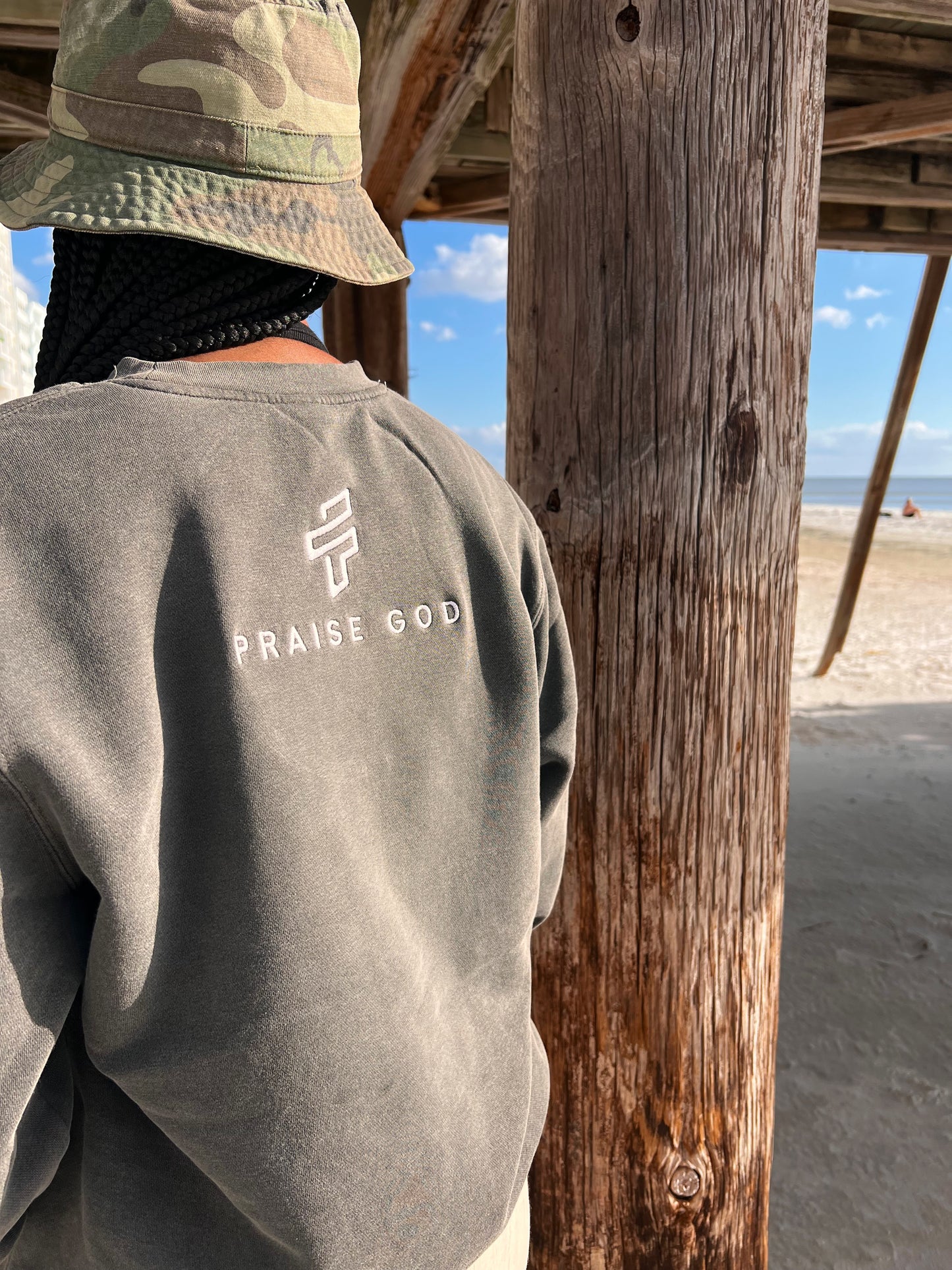 Rich In Faith Crewneck - Smoke Grey